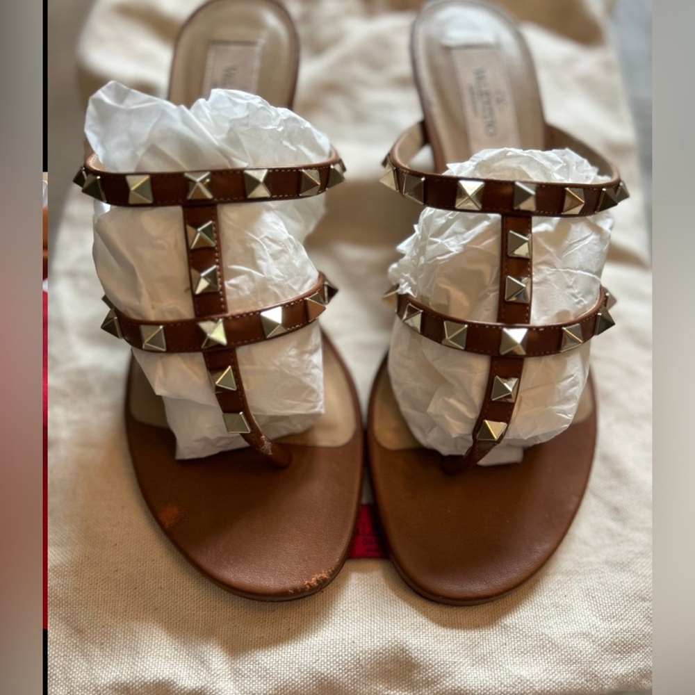 Valentino Garavani
Rockstud Leather
Selleria Thong Sandals